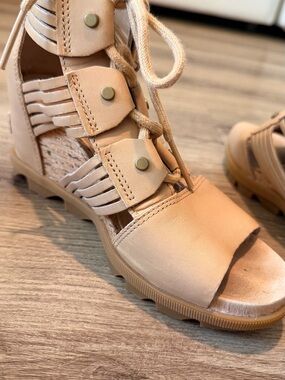 Sorel Women's Nude Tan Lace-Up Gladiator Sandals